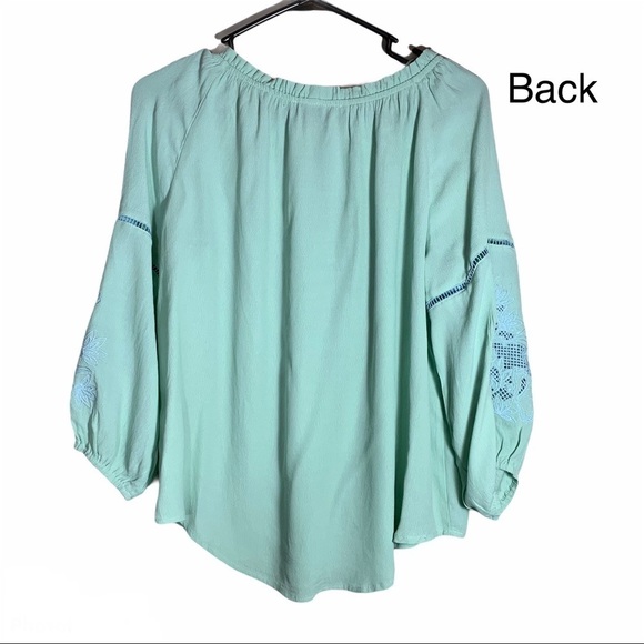 Francesca’s Quinn Peasant Embroidered Blouse Size Medium - Picture 3 of 12